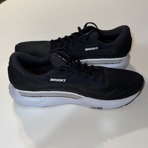 Brooks Adrenaline 24 GTS Men's Black and White Athletic‎ Shoes BNWOT (no box)